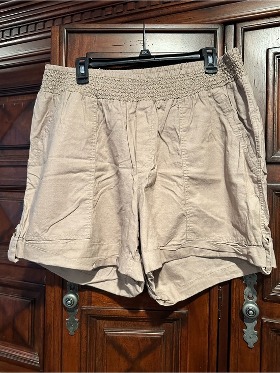 Democracy Pants - 1X LINEN Democracy High Rise Beige SMOCKED Elastic-Waist Casual Shorts stretch